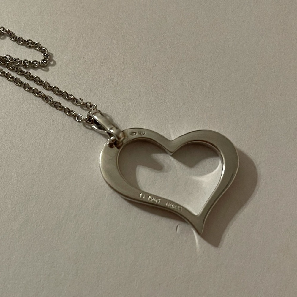 Piaget Signature Heart Pendant Necklace - Picture 4 of 5